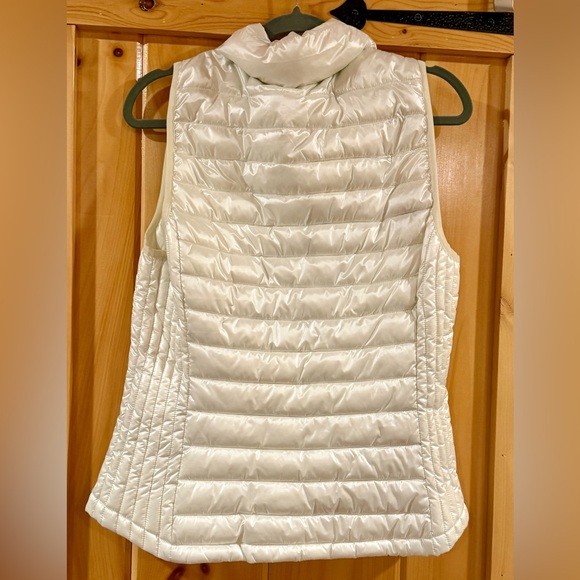 Tommy Hilfiger Ladies Medium Lightweight Ivory Pearl Puffer Vest - Picture 2 of 11